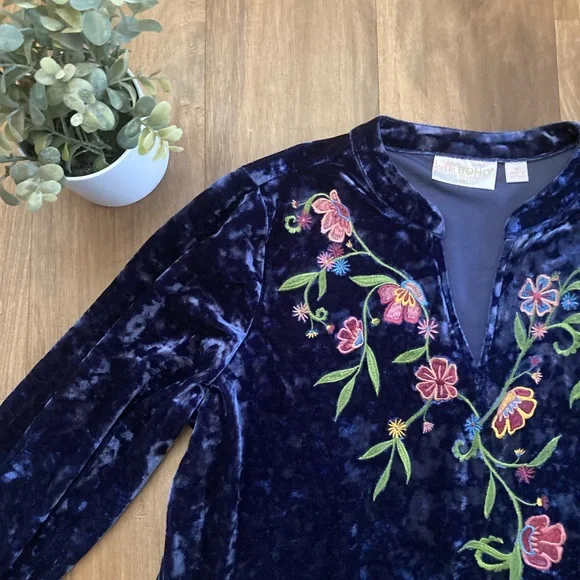 Belle by Kim Gravel Navy Velvet Floral Embroidered Blouse - Picture 2 of 4